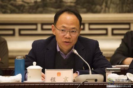 3月6日，十三屆全國人大一次會議北京代表團(tuán)召開小組會，圖為程京代表發(fā)言。千龍網(wǎng)記者耿子葉攝